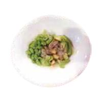 Ensalada de pollo
con aguacate,
lechuga y edamame